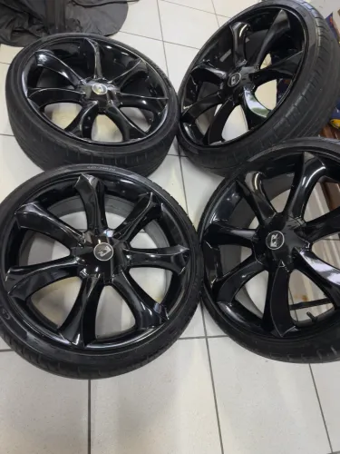 Vendo jogo de rodas com pneus  Aro 20 furacão 5 furos universal 