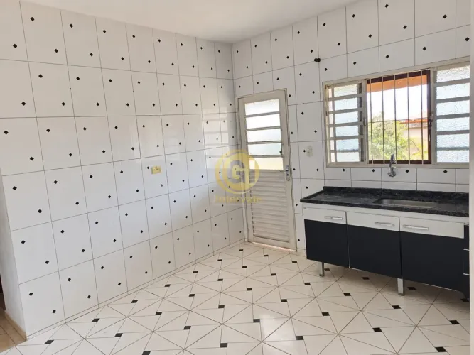 Casa industrial à venda em Santa Branca-SP, Jardim das Flores: 4 quartos, 2 salas, 2 banhe