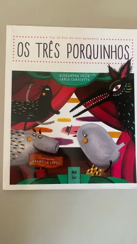 Livros Os Três Porquinhos, O Pássaro Encantado e Tenho Monstro na Barriga.