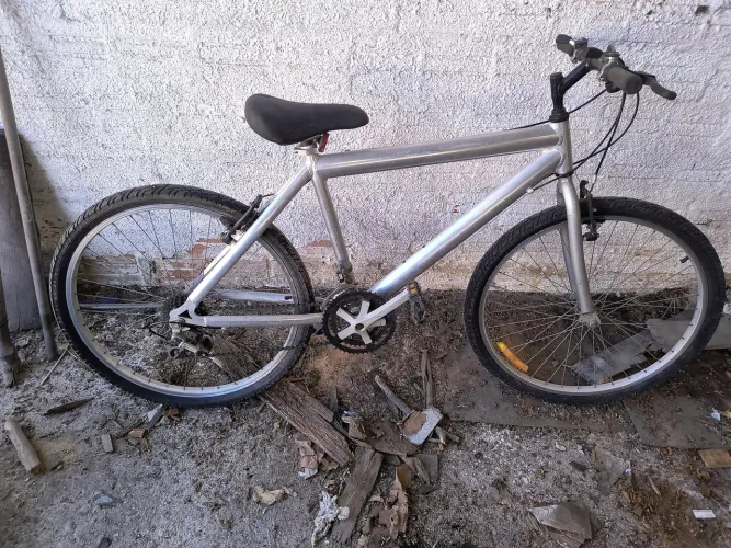 Bicicleta em alumínio ato 26