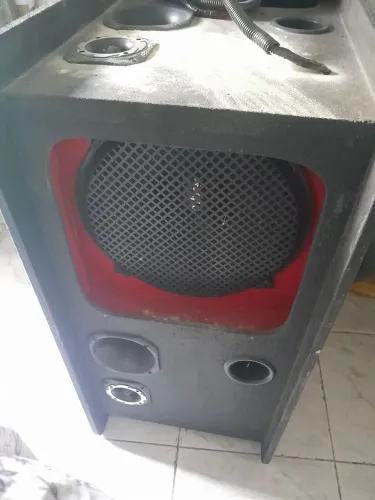 Caixa de som automotivo
