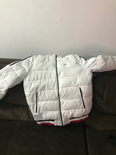 Agasalho puffer original da Tommy Hilfiger na cor branca
