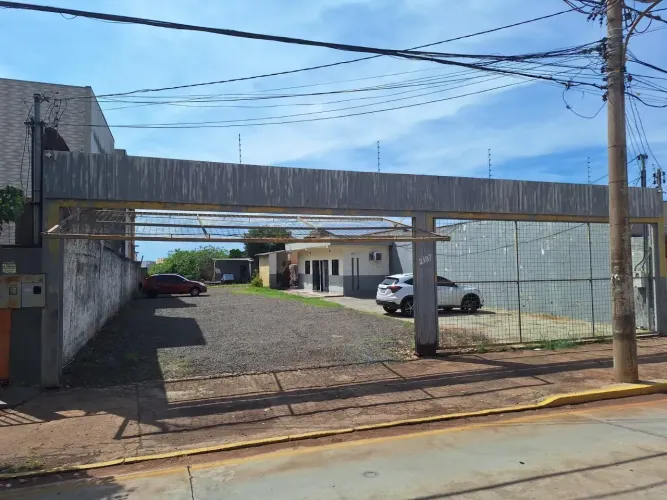 Imóvel para aluguel e venda tem 900 metros quadrados em Vila Bandeirante - Campo Grande -