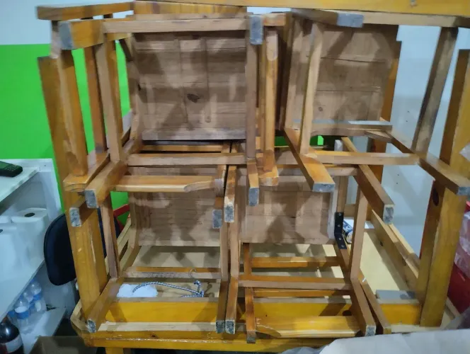 Mesa com cadeira jogo