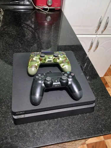 PlayStation 4 Slim 1TB