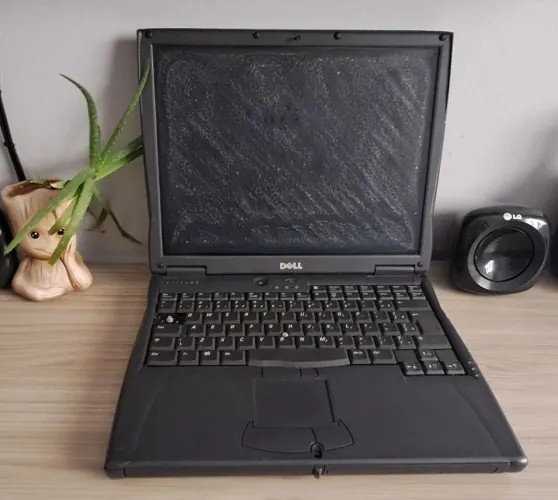 Notebook Dell Latitude PP01L de 14,1" (antigo)