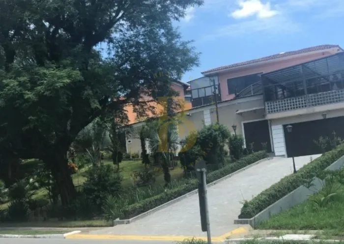Casa com 376 m², 5 quartos sendo 3 suítes à venda no bairro Lapa.