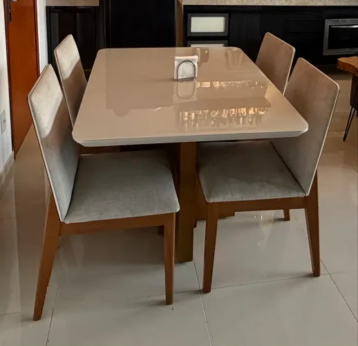 Mesa de Jantar 1,20 x 0,80 com Tampo de Vidro e Pé Central + 4 Cadeiras