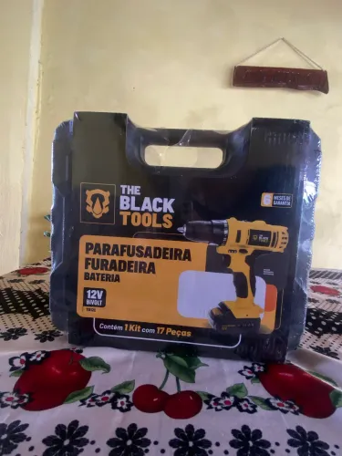 Parafusadeira 12v bivolt 17 peças ( the black tools)