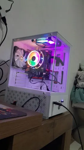 PC TGT Gabinete de Vidro<br><br>Compacto não ocupa muito espaço <br><br>$1000