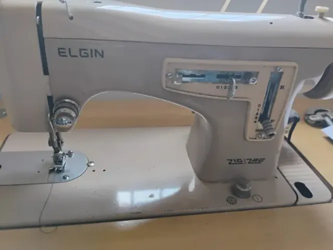 Máquina De Costura Elgin Zig Zag Z14- Usada 110v Branco 