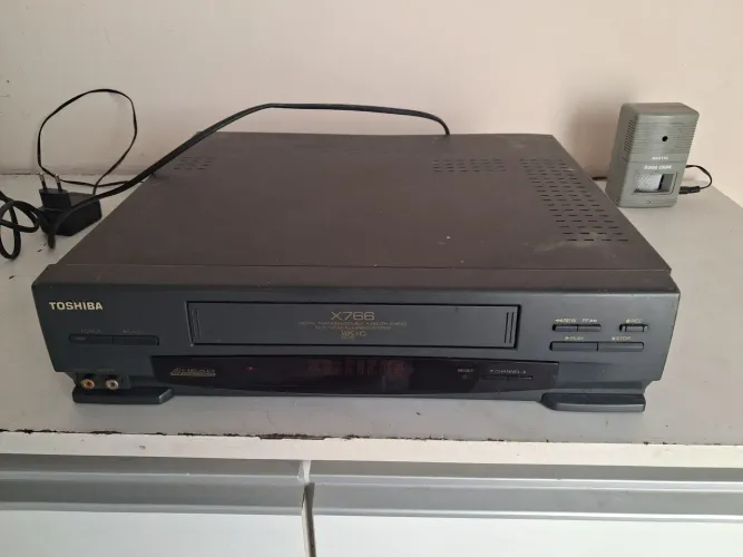VHS Player Toshiba pra pecas ou manutenção