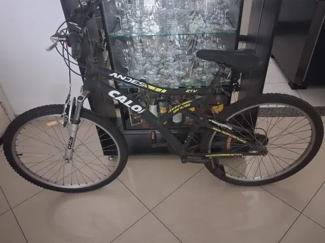 Bicicleta Aro 26 Caloi Andes Freio V-Brake de Aço - 21 Marchas