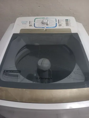 Máquina de Lavar 15.2kg da Electrolux Turbo Acqua Jet