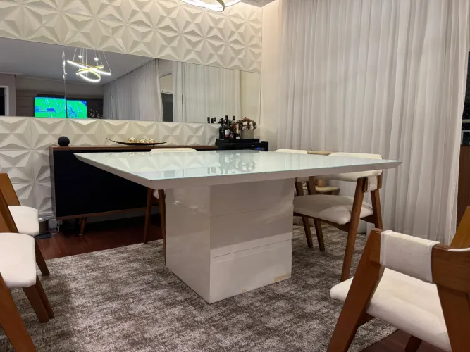 Mesa de jantar 1,50 x 1,50 (Somente a mesa, sem cadeiras)