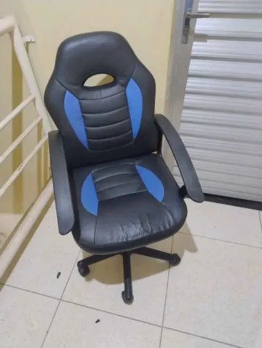 Cadeira gamer infantil bem conservada (criança até 12 anos)