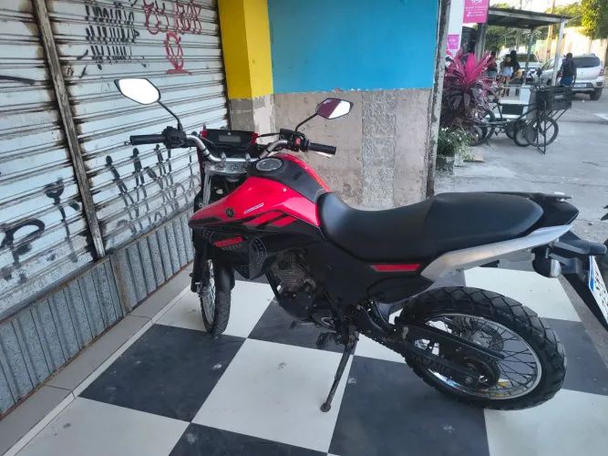 Vende uma moto Lander 2023 único dono