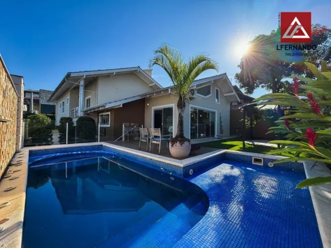 Casa mobiliada com 4 dormitórios, sendo 3 suítes à venda, 327 m² por R$ 2.450.000 - Água V