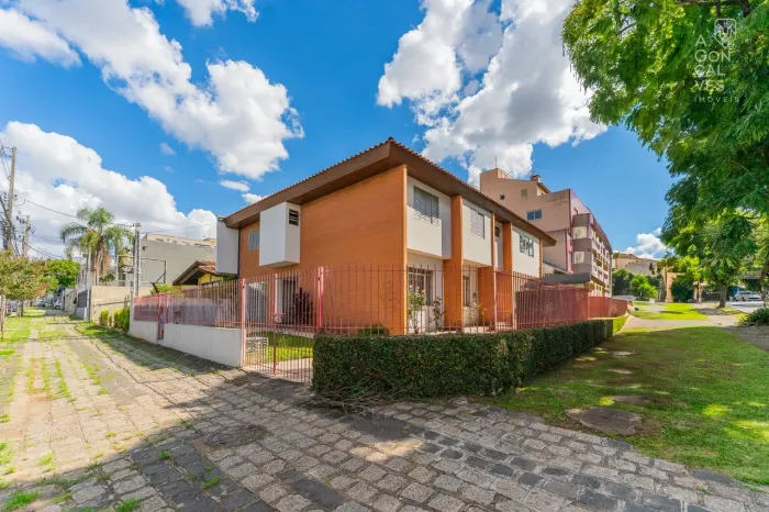 Casa Comercial, 11 Salas, 06 Vagas, Água Verde, Curitiba.