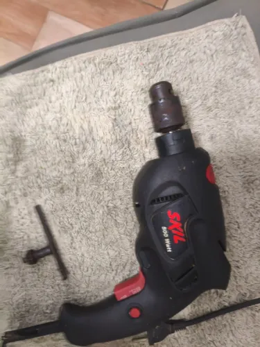 Vende se uma furadeira usada 110/220