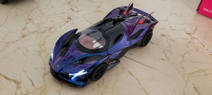 Miniatura 1:32 abre portas, possui luz e som Apolo evo