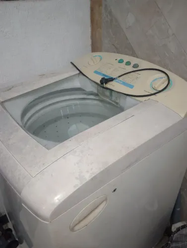 Doa-se essa máquina de lavar, ela parou de centrífugar então ela só lava.