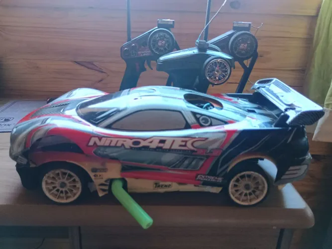 Automodelo combustão traxxas nitro 4 tech  