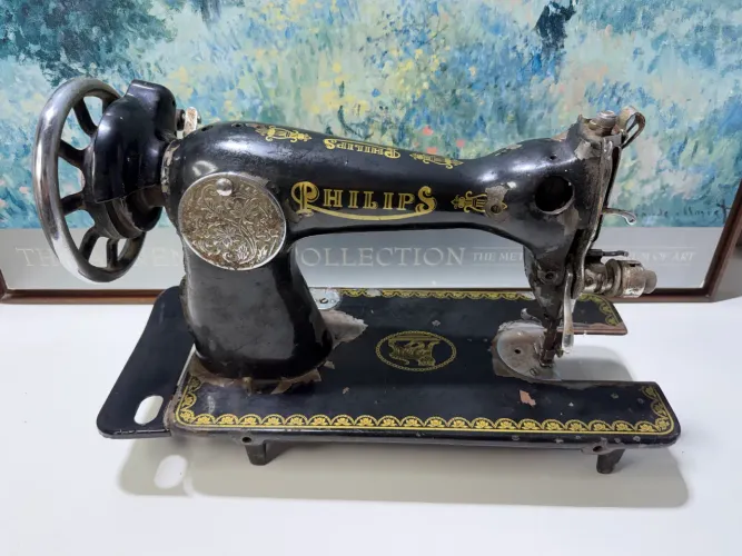 Máquina de costura antiga Philips