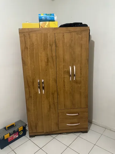 Guarda roupas de solteiro