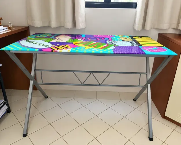 Mesa / Escrivaninha com tampo de vidro