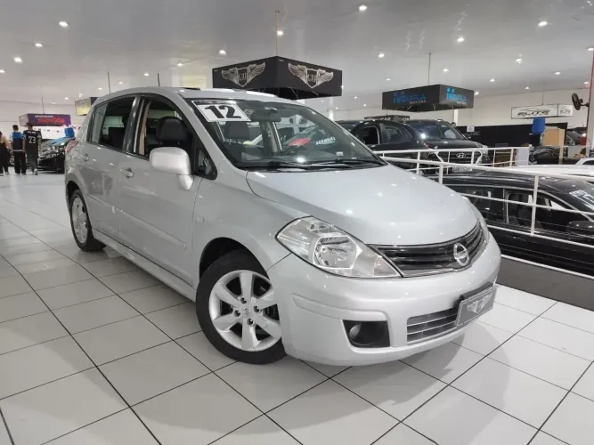 Nissan Tiida SL 1.8/1.8 Flex 16V Mec. 2012