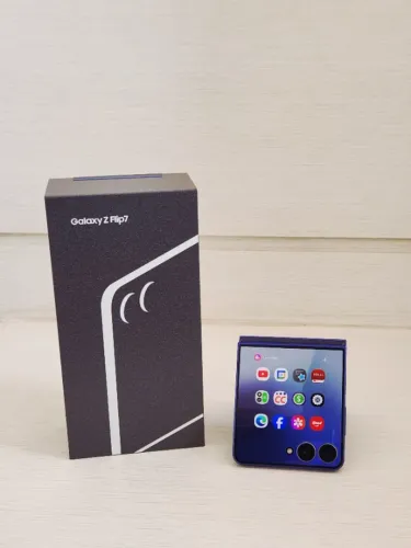 Galaxy Z Flip 7 512GB Azul - Impecável e Completo
