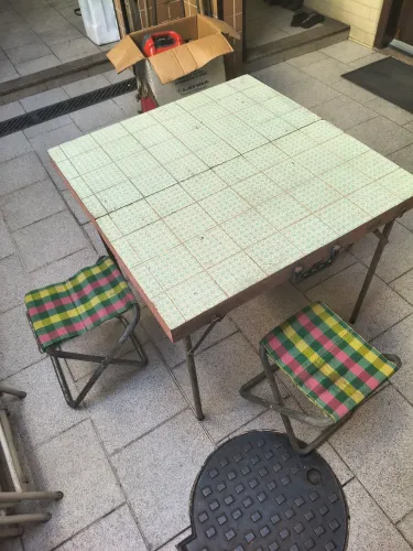 Mesa de camping dobrável com quatro bancos