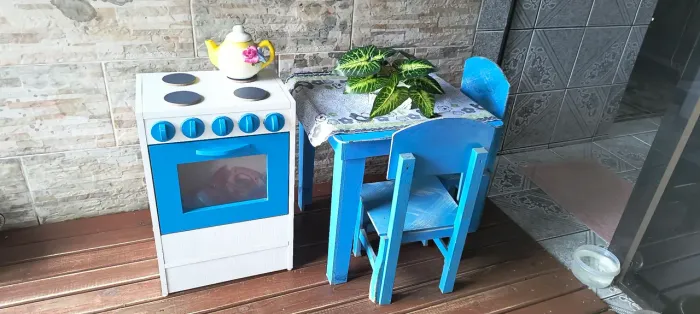 Móveis para casa de boneca