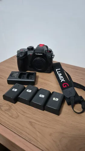 Panasonic Lumix GH5S + 4 baterias + carregador duplo