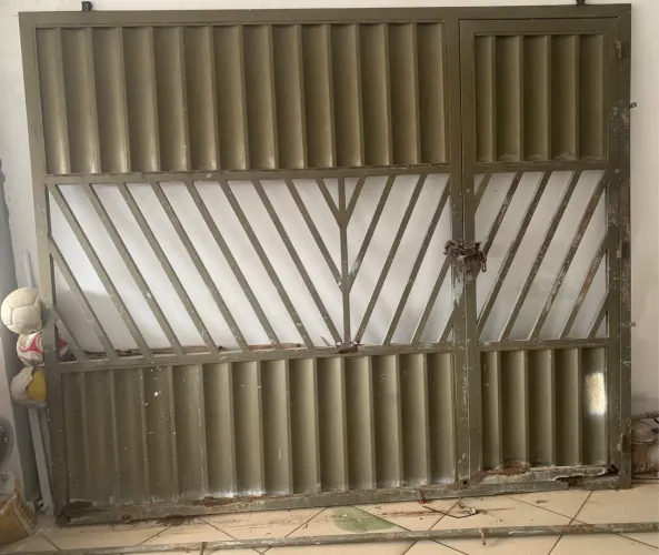 Vende-se portão
