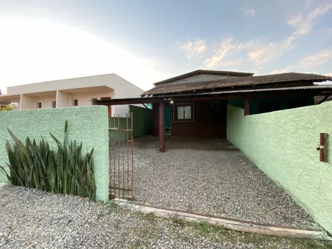Alugo casa em Piçarras