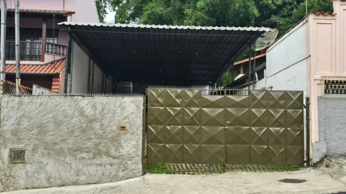 LOCAÇÃO DE GALPÃO - 331 m2 - Santa Terezinha - Juiz de Fora - MG