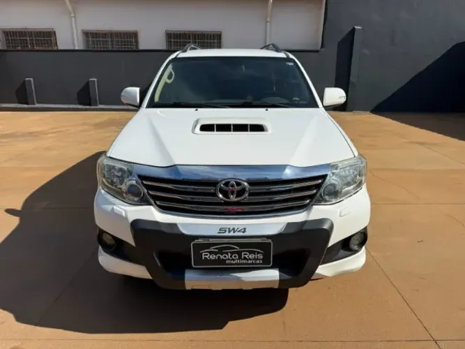 Toyota Hilux SW4 SRV D4-d 4X4 3.0 TDI Dies. AUT 2013
