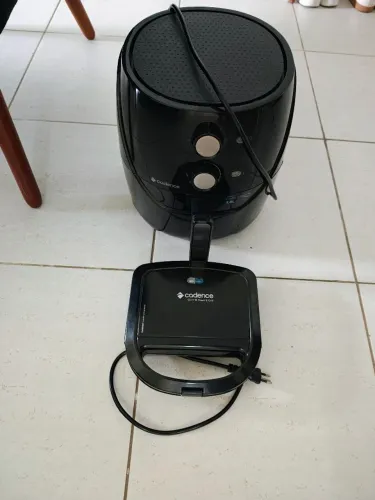 Air fryer 3.8L + sanduicheira elétrica por R$ 100,00