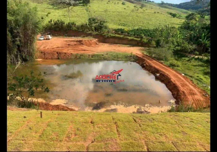 CHÁCARA COM TANQUE