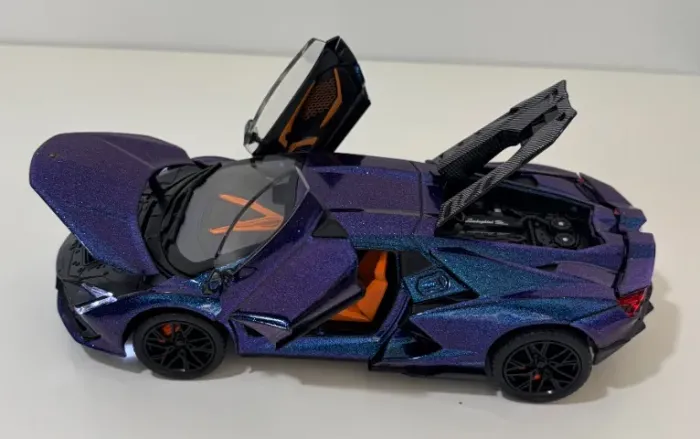Miniatura Metal Lamborghini Revuelto - Escala 1:24 - Acende Faróis, Buzina e Som do Motor