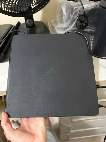 PS4 slim 1tb