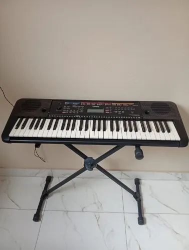  Teclado Yamaha PSR-E263