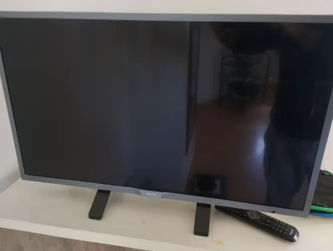 TV 32 POLEGADAS SMART TV.