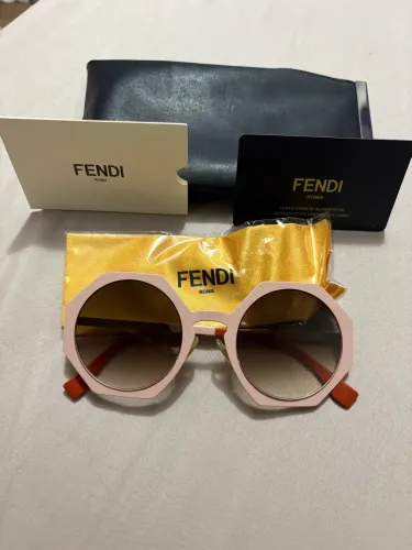Óculos de sol Fendi