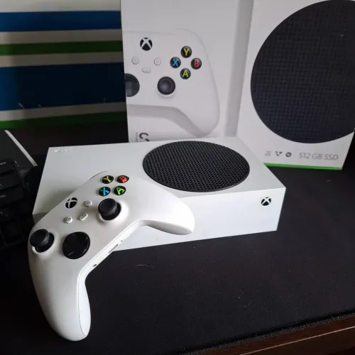 Xbox Series S 512GB + Controle. Brinde Teclado Mecânico Dazz MK60 Switch Blue