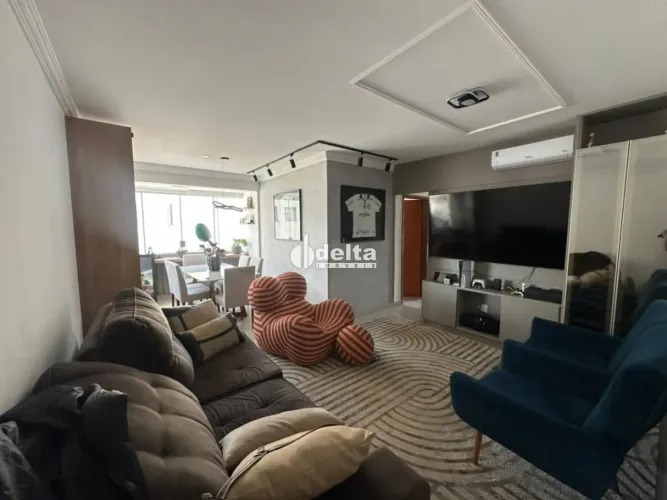 Casa com 3 quartos sendo 1 suíte disponível para venda no bairro Patrimônio em Uberlândia-