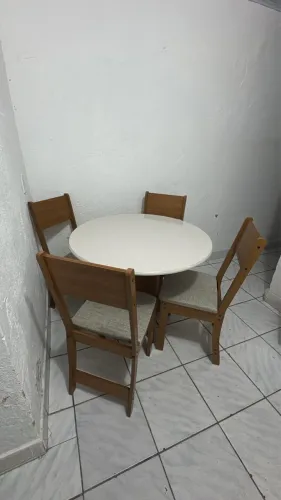 Mesa de jantar - 4 cadeiras