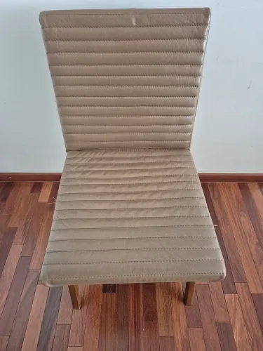 CONJUNTO DE MESA E 6 CADEIRAS